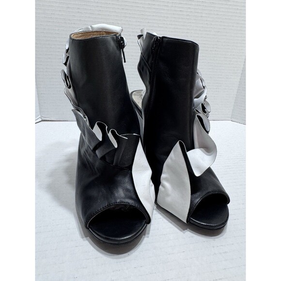 Jeffrey Campbell Sz 7 Black White Ruffle Boot Heel Boho Ankle Peep Toe Bootie - Picture 12 of 16